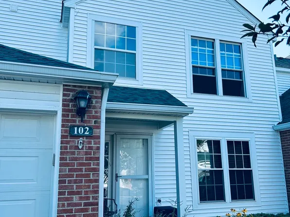 102 Lauralton St, Lake Bluff, IL 60044