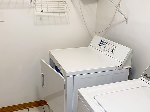 5th image of 2555 N Southport Ave #1C