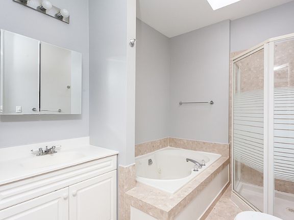 5th image of 2427 N Clybourn Ave APT D