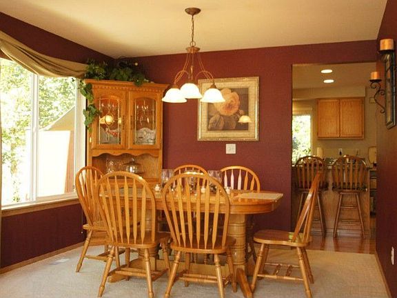 Formal dining room off kitchen