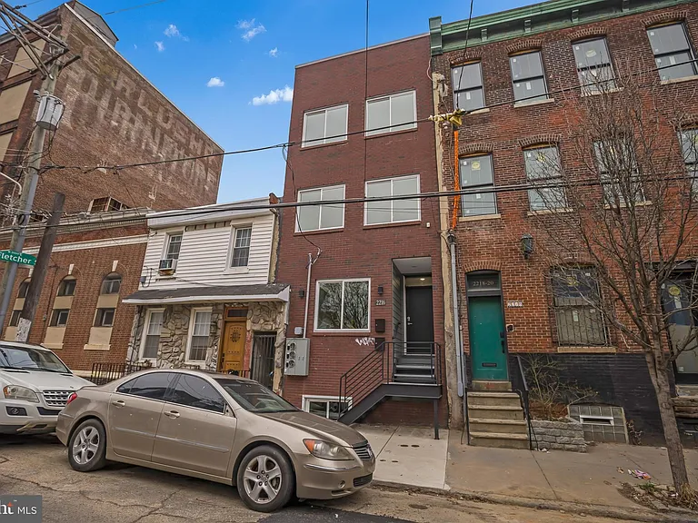 2216 Emerald St #1 — Photo 1