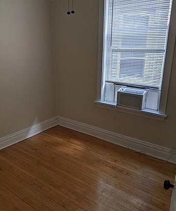 4th image of 2225 W Montrose Ave #1