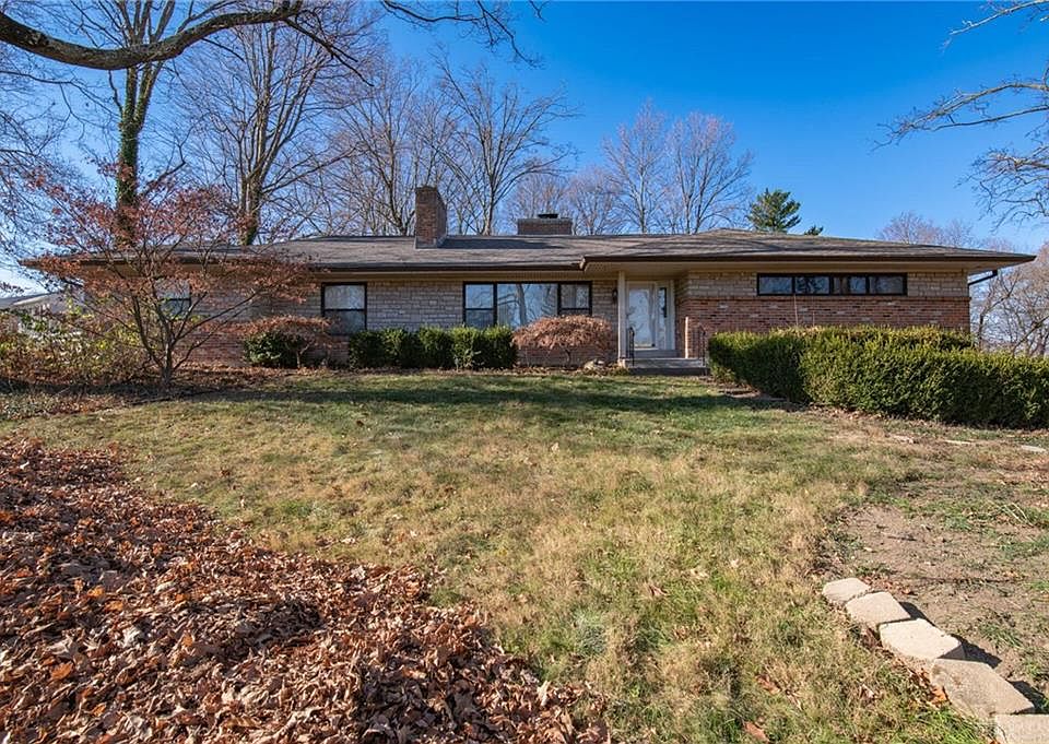 1st image of 400 Shady Crest Dr