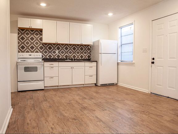 4th image of 4105 Ohear Ave #8
