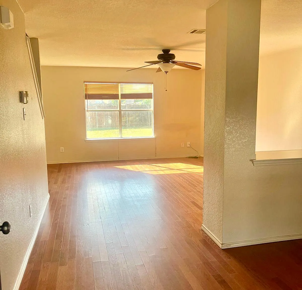 3 bed, 2.5 bath, 1740 sqft, $2,000 — Photo 2
