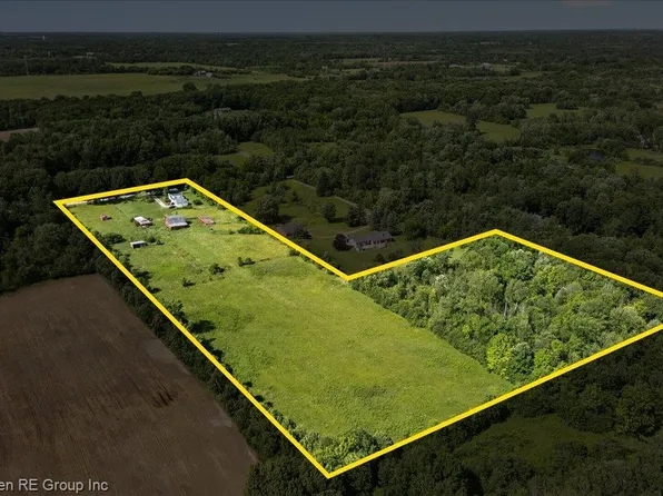 6390 Brookville Rd, South Lyon, MI 48178