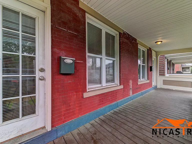 136 E 11th Ave — Photo 16