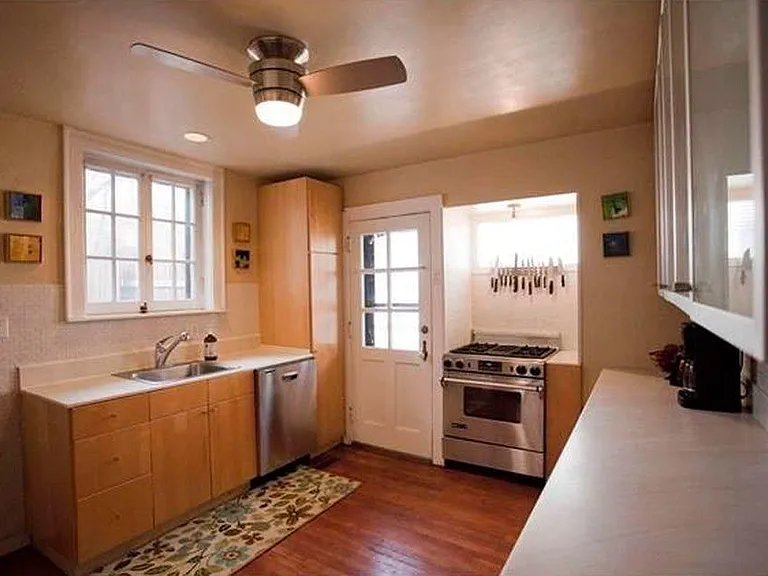 555 Stratford Ave — Photo 6