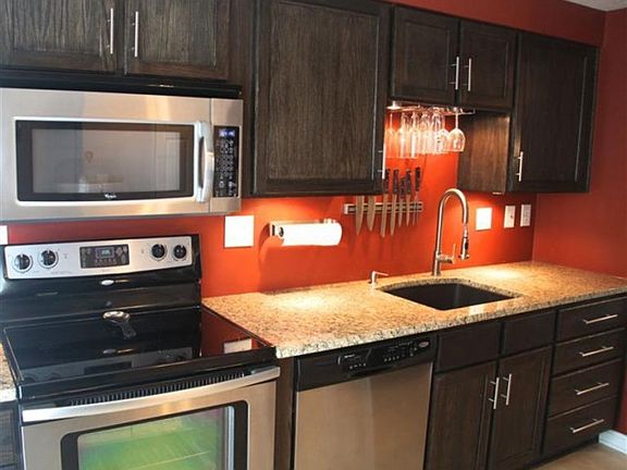 4th image of 990 N Woodlyn Dr