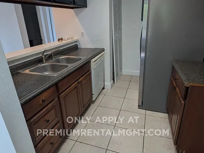 1 bed, 1.0 bath, 670 sqft, $1,095 — Photo 2
