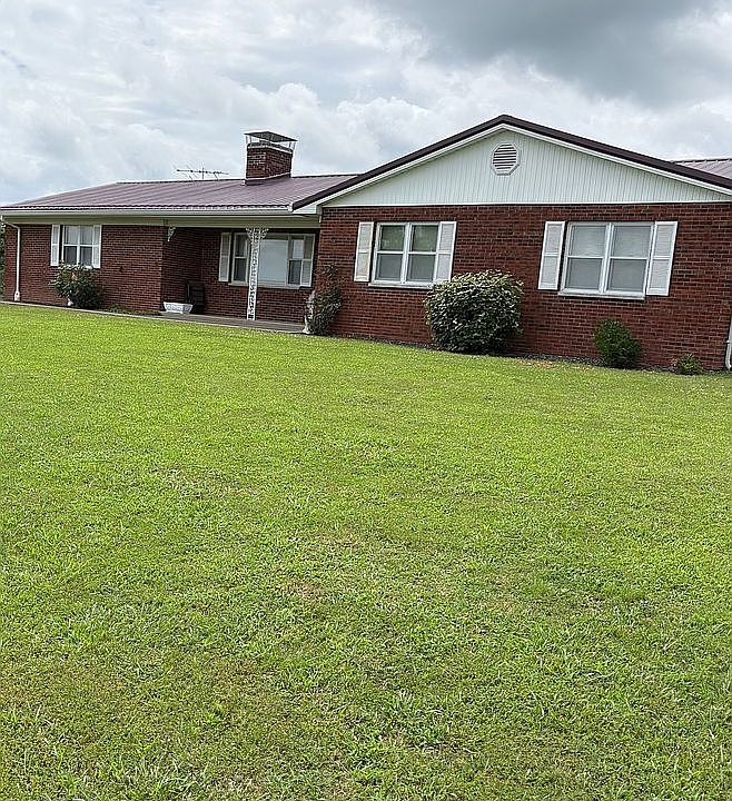 Newer metal roof & gutters