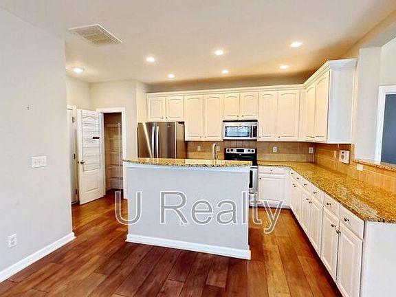 2nd image of 11040 Lucky Horseshoe Ln