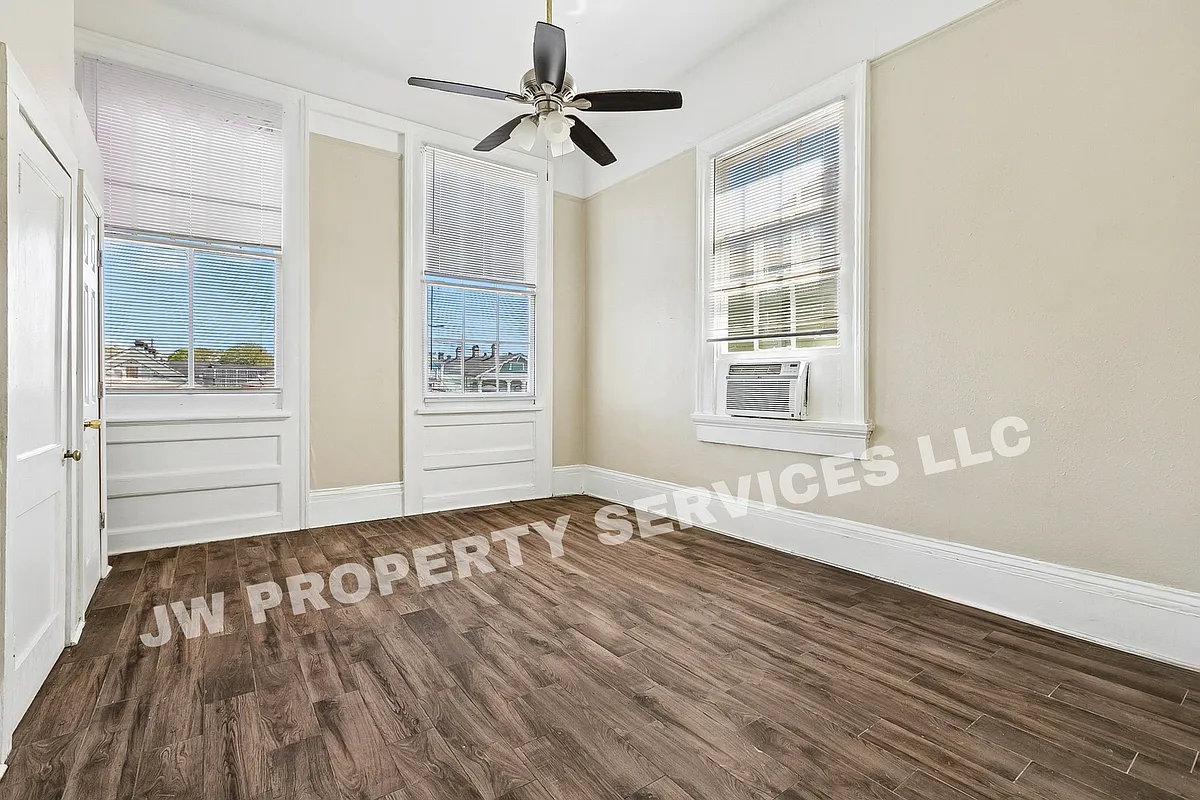 Building Photo - 2332 Ursulines Ave