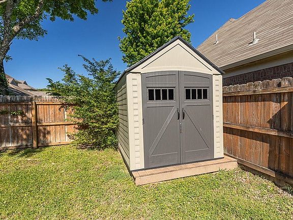 5th image of 9768 Riggin Dr