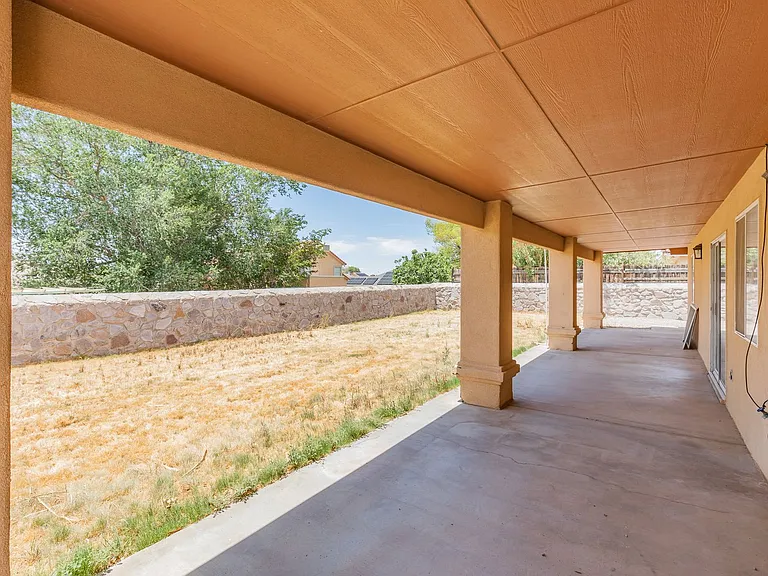 2400 Saguaro Loop — Photo 31