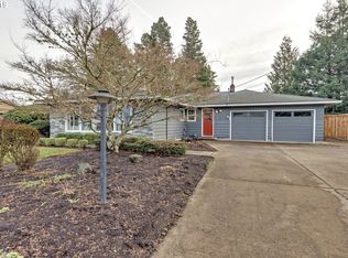 910 NE Queens Ln, Hillsboro, OR