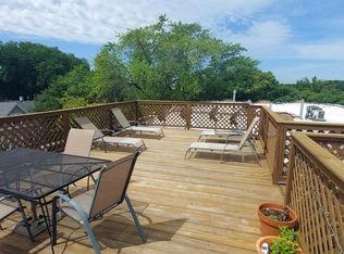 2250 W Melrose St #2W, Chicago, IL 60618