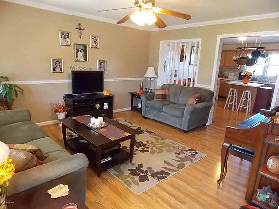 3rd image of 15 Copper Beach Ct