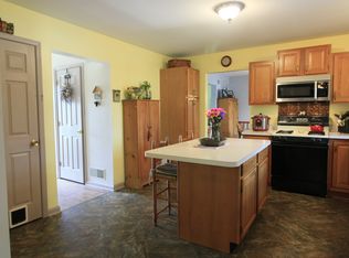 3710 N Sherman Extension St, Mount Wolf, PA 17347