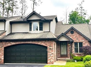 7 In The Woods Ln, West Seneca, NY 14224
