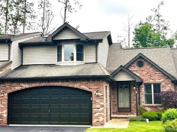 7 In The Woods Ln, West Seneca, NY 14224