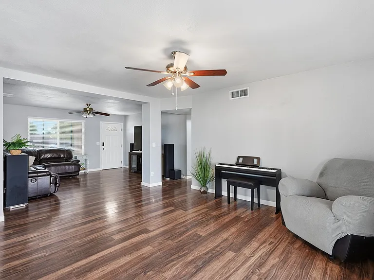 11610 N 41st Dr — Photo 13