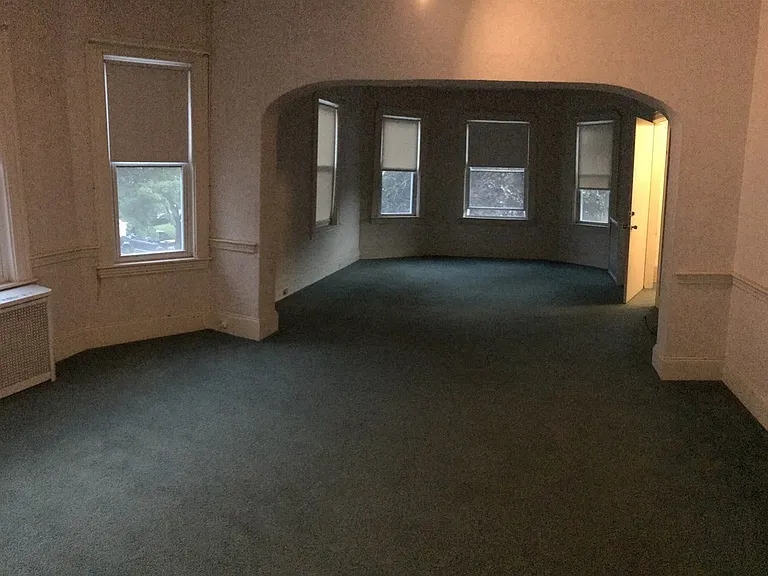 194-196 Robbins St #2 — Photo 9