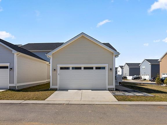3rd image of 1526 Spikerush Dr