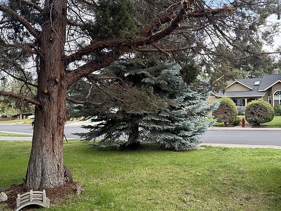 2nd image of 861 SE Airpark Dr