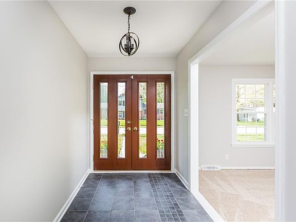 5th image of 1120 Woodmere Dr