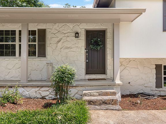 3rd image of 4929 Willow Lawn Dr