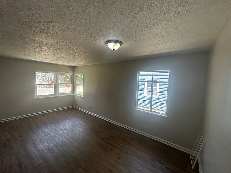 4381 Johnson St — Photo 14
