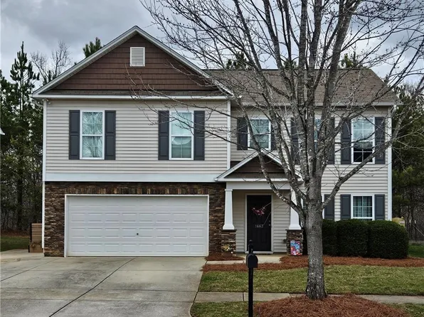 1663 Crestlawn Trl, Pfafftown, NC 27040