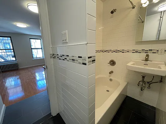 Rented by Oxford Property Group | media 23