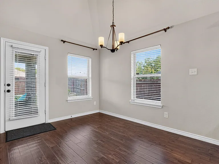 305 Acadia Ln — Photo 10