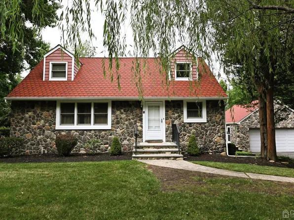 61 Hickory St, Metuchen, NJ 08840