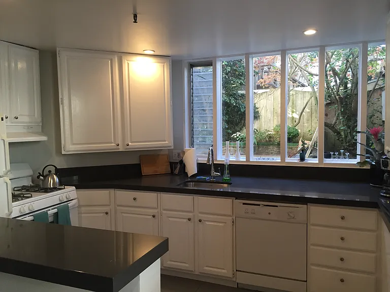 2801 Clay St — Photo 2