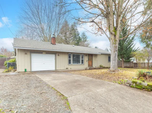 1077 SE Ashley Pl, Grants Pass, OR 97526