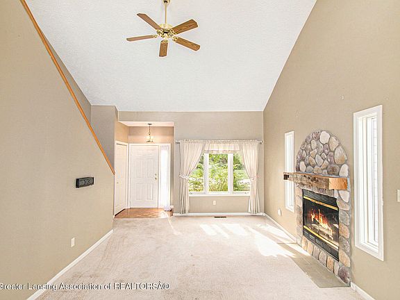 3rd image of 902 Eagles Nest Ct