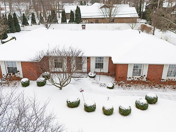 3rd image of 998 Walbridge Dr