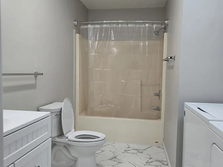 1621 Chris Dr #C — Photo 2