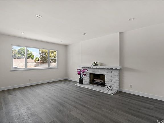 3rd image of 1126 E Lancaster Blvd