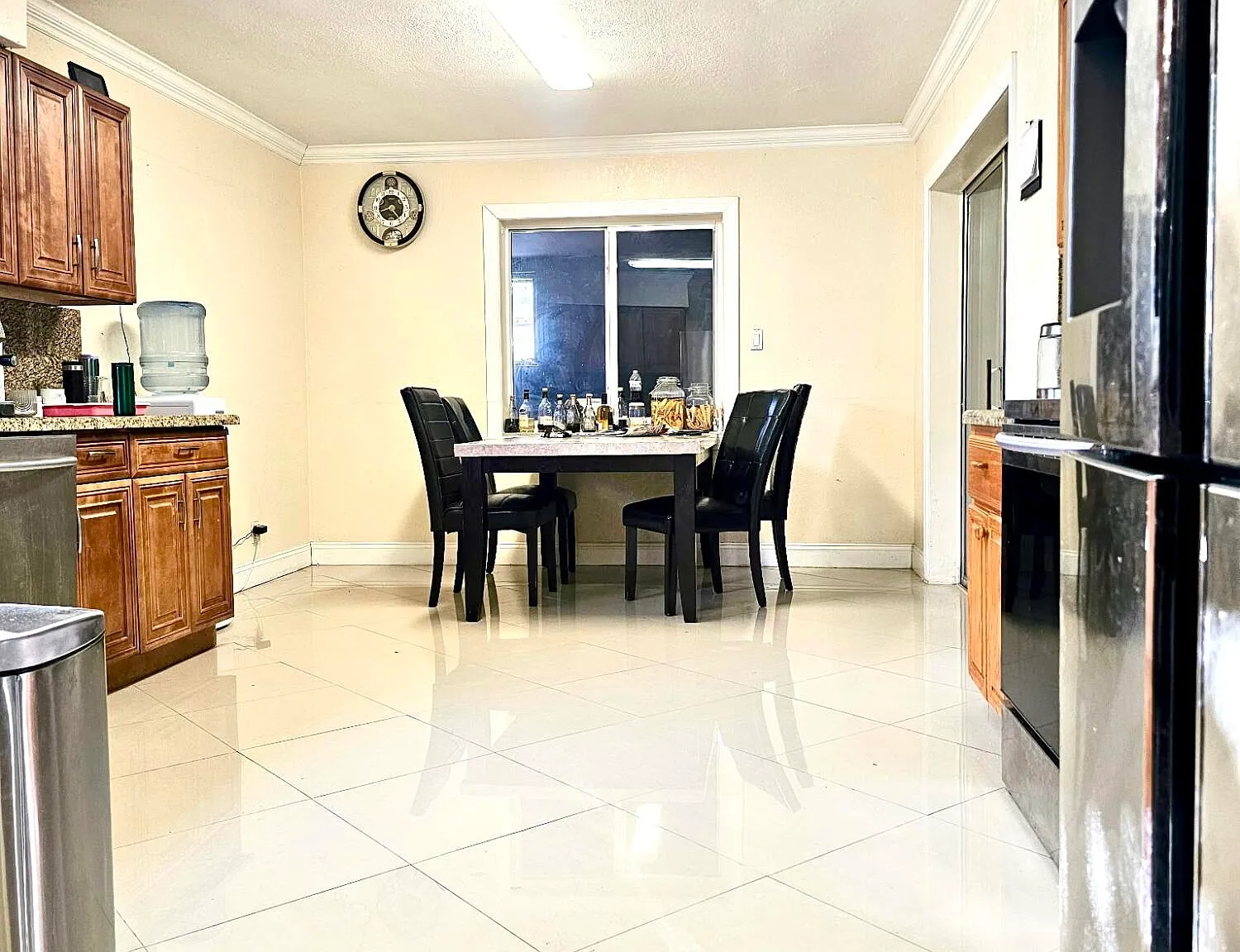4 bed, 2.0 bath, 2201 sqft, $2,995 — Photo 4