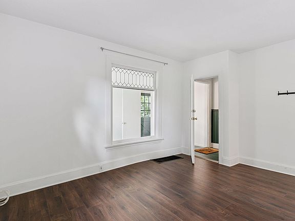 5th image of 2933 30th Ave S
