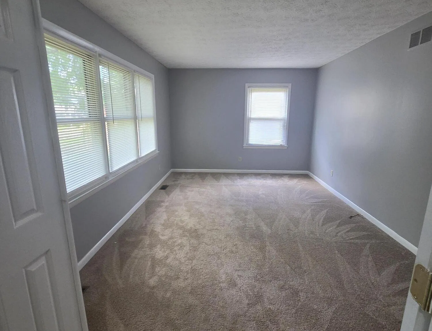 3 bed, 2.0 bath, 1636 sqft, $1,995 — Photo 3