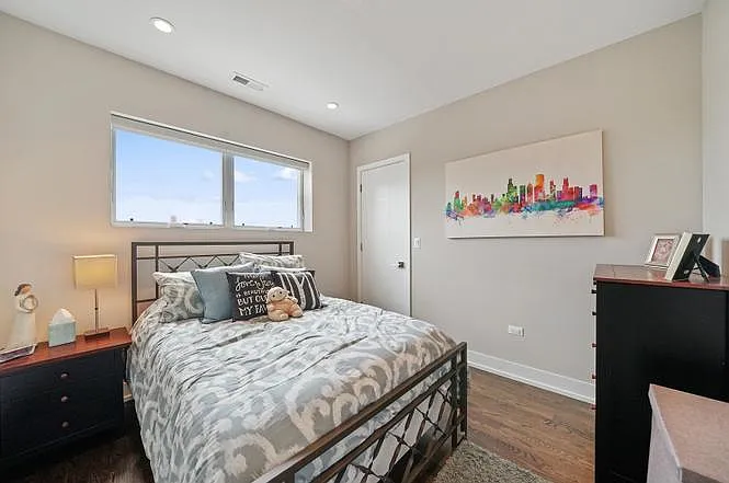 1938 N Francisco Ave #4S — Photo 14