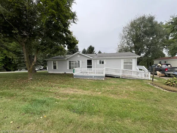 2201 Bart St, Croswell, MI 48422
