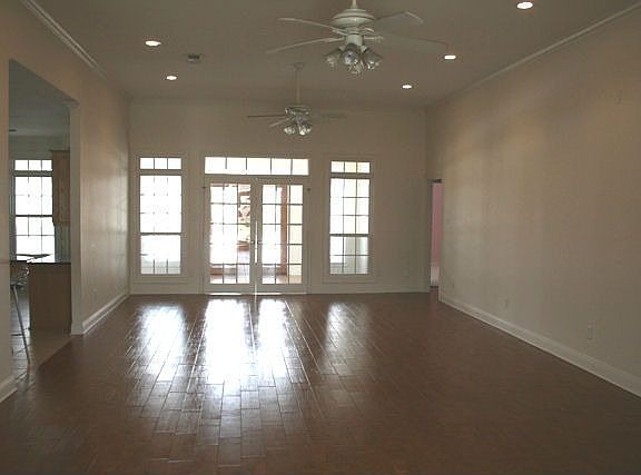2nd image of 110 Elsinore Dr