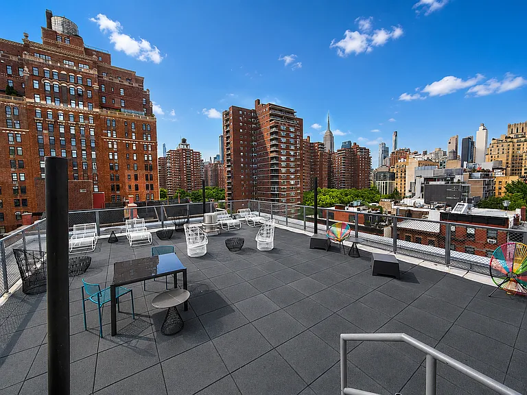 401 W 22nd St #5D — Photo 12