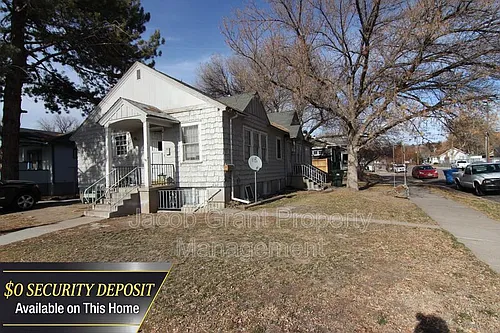 1110 E Lewis St #1/2 Photo 1